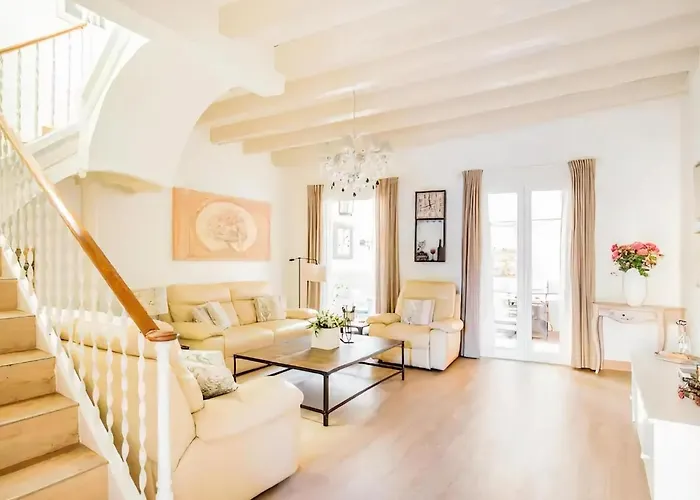 Spaces House-4 Bedrooms, 3 Bathrooms, Large Terrace, Jacuzzi, Center-beach Willa Sitges