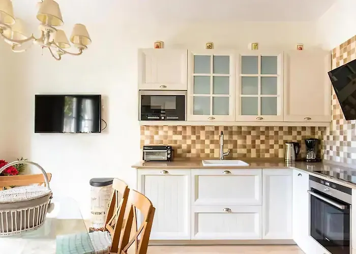 Willa Spaces House-4 Bedrooms, 3 Bathrooms, Large Terrace, Jacuzzi, Center-beach
