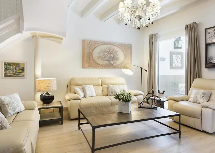 Spaces House-4 Bedrooms, 3 Bathrooms, Large Terrace, Jacuzzi, Center-beach Willa *