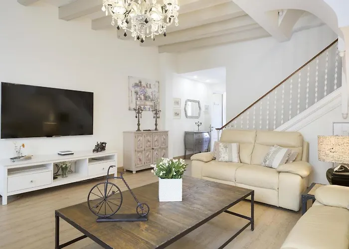 Willa Spaces House-4 Bedrooms, 3 Bathrooms, Large Terrace, Jacuzzi, Center-beach