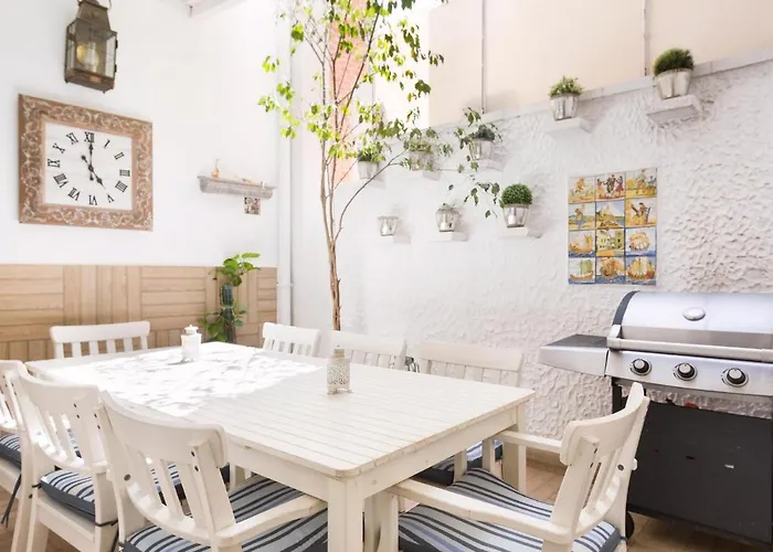 Spaces House-4 Bedrooms, 3 Bathrooms, Large Terrace, Jacuzzi, Center-beach Willa Sitges