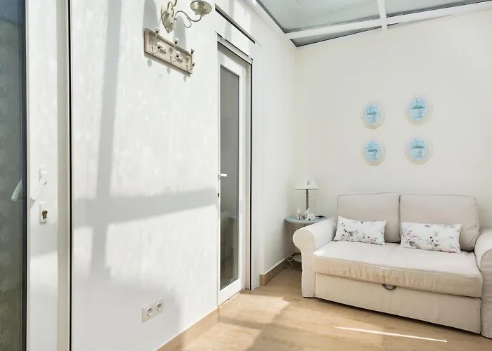 Spaces House-4 Bedrooms, 3 Bathrooms, Large Terrace, Jacuzzi, Center-beach Willa Sitges
