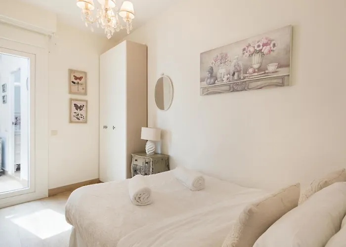 Spaces House-4 Bedrooms, 3 Bathrooms, Large Terrace, Jacuzzi, Center-beach Willa Sitges