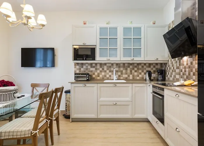 Spaces House-4 Bedrooms, 3 Bathrooms, Large Terrace, Jacuzzi, Center-beach Willa *