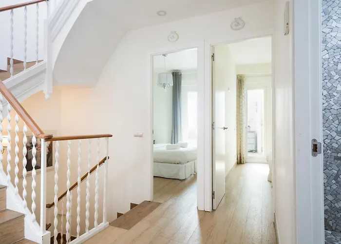 Spaces House-4 Bedrooms, 3 Bathrooms, Large Terrace, Jacuzzi, Center-beach Willa